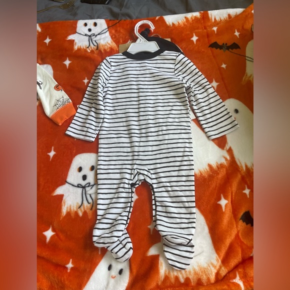 2 Infant Halloween Onsie / Outfit - Picture 10 of 14